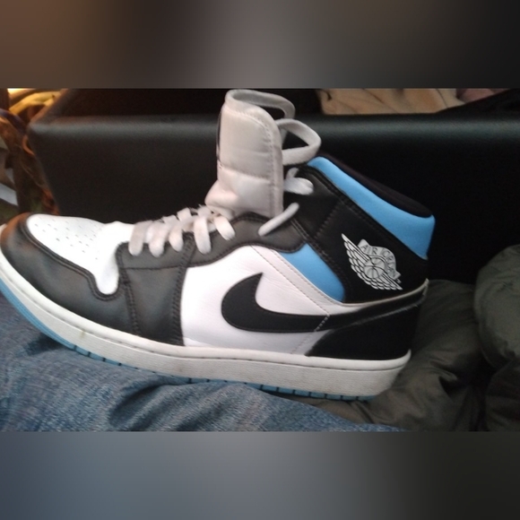 2021 Air Jordan 1's Black White and Tarheel Blue - Picture 4 of 5